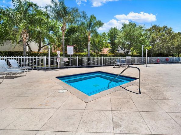 217 NE 23rd Ter, Homestead FL 33033