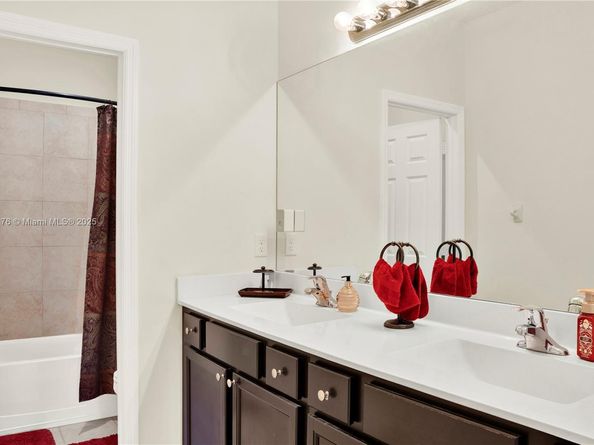 217 NE 23rd Ter, Homestead FL 33033