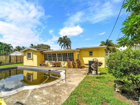 2241 N 66th Ave, Hollywood FL 33024