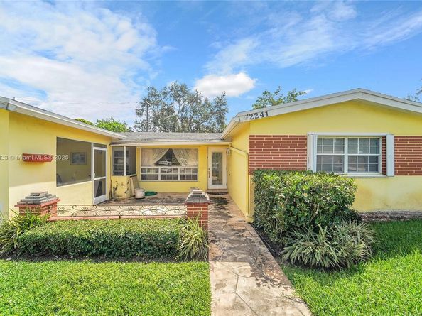 2241 N 66th Ave, Hollywood FL 33024