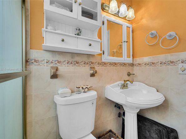 2241 N 66th Ave, Hollywood FL 33024