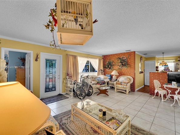 2241 N 66th Ave, Hollywood FL 33024