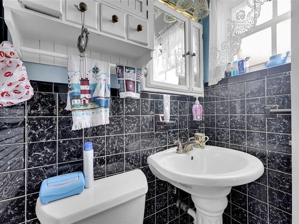 2241 N 66th Ave, Hollywood FL 33024