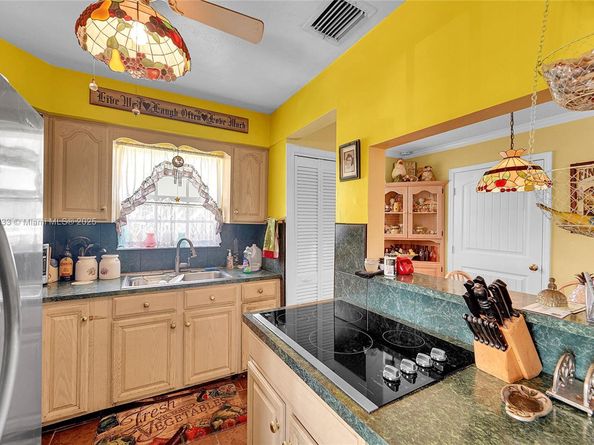 2241 N 66th Ave, Hollywood FL 33024