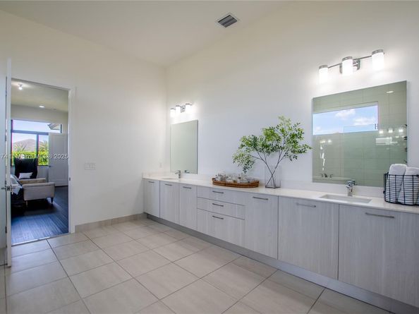 15821 SW 49th St, Southwest Ranches FL 33331