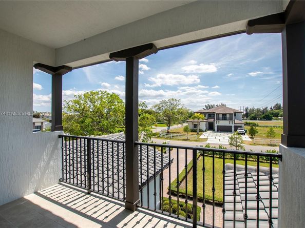 15821 SW 49th St, Southwest Ranches FL 33331