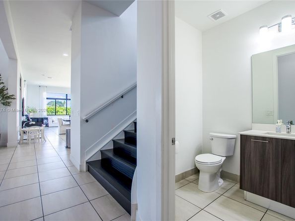 15821 SW 49th St, Southwest Ranches FL 33331