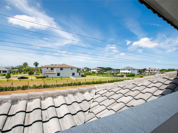 15821 SW 49th St, Southwest Ranches FL 33331