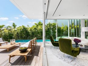 1081 W 48th St, Miami Beach FL 33140