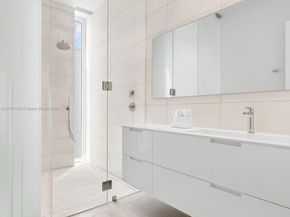 1081 W 48th St, Miami Beach FL 33140