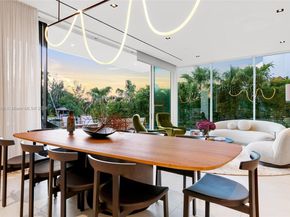 1081 W 48th St, Miami Beach FL 33140