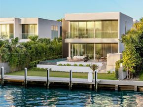 1081 W 48th St, Miami Beach FL 33140
