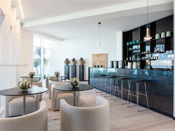 1081 W 48th St, Miami Beach FL 33140