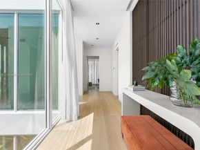 1081 W 48th St, Miami Beach FL 33140