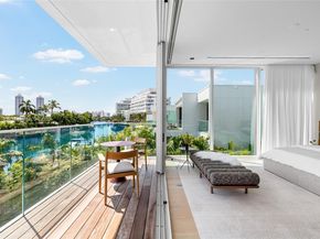 1081 W 48th St, Miami Beach FL 33140