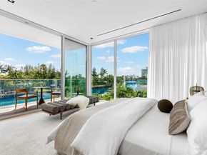 1081 W 48th St, Miami Beach FL 33140