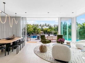 1081 W 48th St, Miami Beach FL 33140