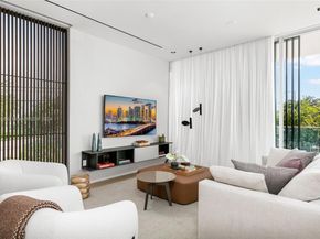 1081 W 48th St, Miami Beach FL 33140