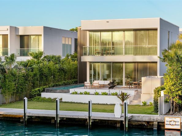 1081 W 48th St, Miami Beach FL 33140
