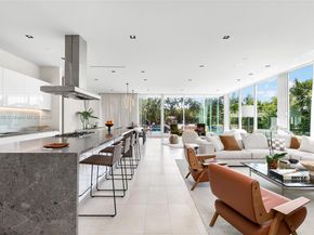 1081 W 48th St, Miami Beach FL 33140