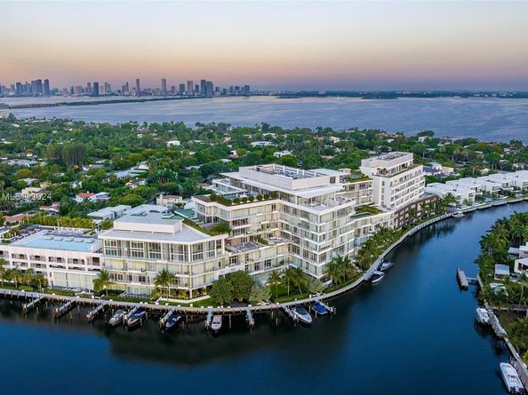 1081 W 48th St, Miami Beach FL 33140