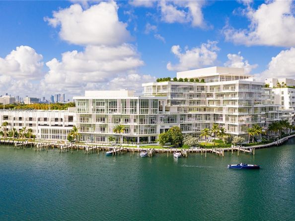 1081 W 48th St, Miami Beach FL 33140