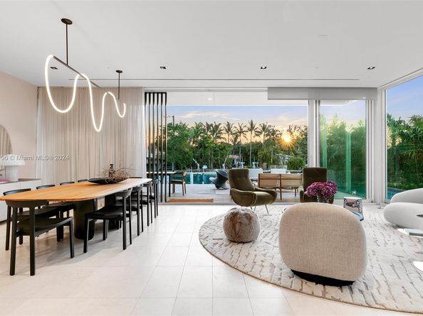 1081 W 48th St, Miami Beach FL 33140