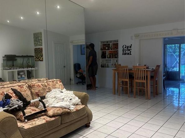 2733 NW 204th Ln, Miami Gardens FL 33056