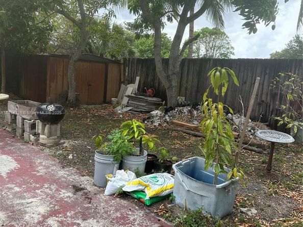2733 NW 204th Ln, Miami Gardens FL 33056