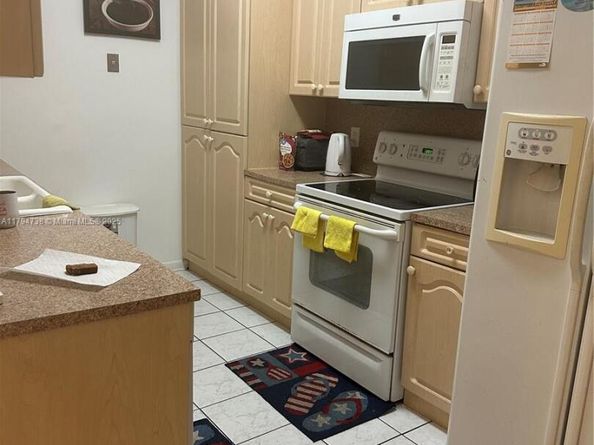 2733 NW 204th Ln, Miami Gardens FL 33056