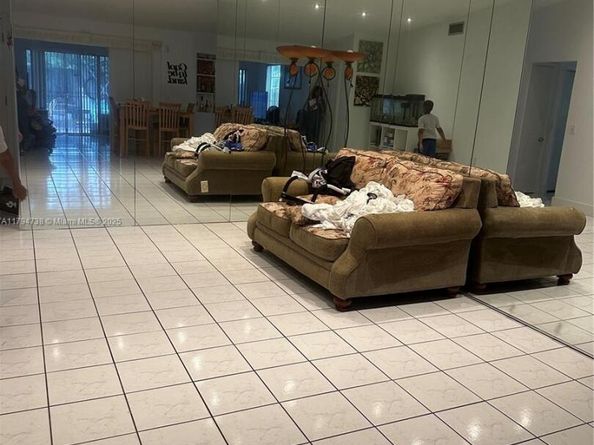 2733 NW 204th Ln, Miami Gardens FL 33056