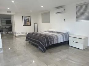 947 NE 149th St, Miami FL 33161