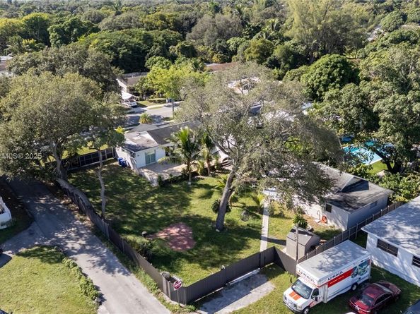 947 NE 149th St, Miami FL 33161