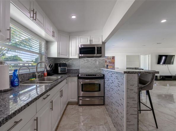 947 NE 149th St, Miami FL 33161