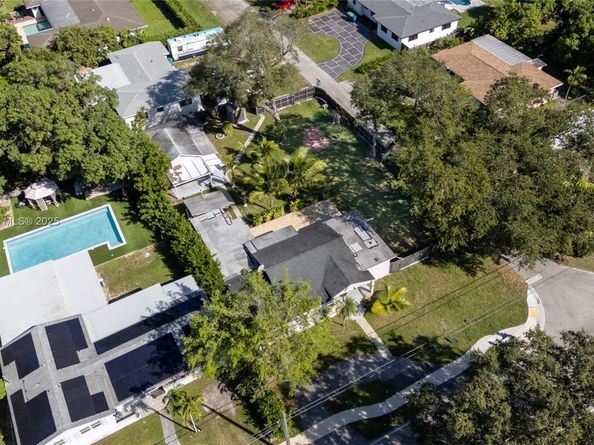 947 NE 149th St, Miami FL 33161