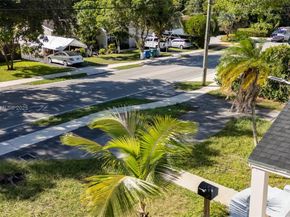 947 NE 149th St, Miami FL 33161