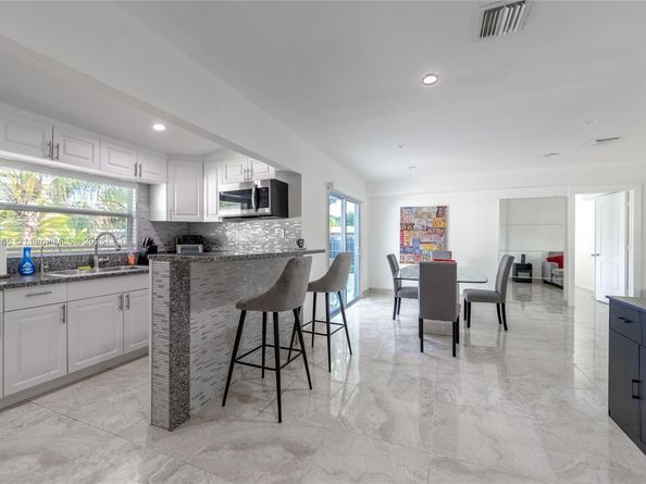 947 NE 149th St, Miami FL 33161