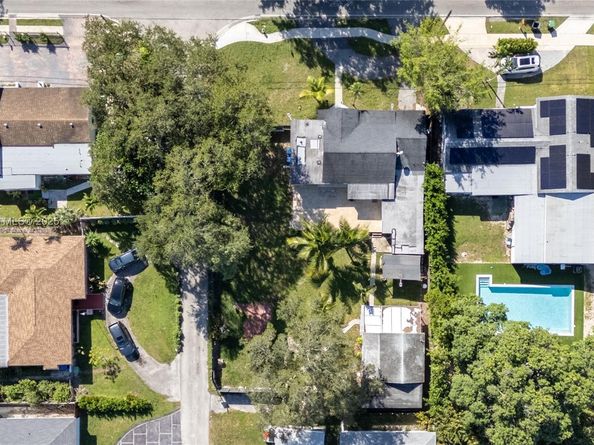 947 NE 149th St, Miami FL 33161