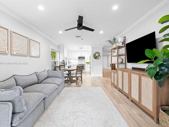 6232 NW 38th Dr, Coral Springs FL 33067