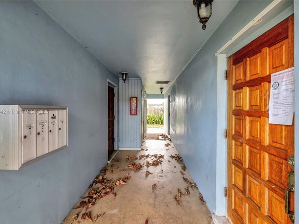 5861 NE 18th Ave, Fort Lauderdale FL 33334