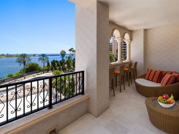 7133 Fisher Island Dr 7133, Miami Beach FL 33109