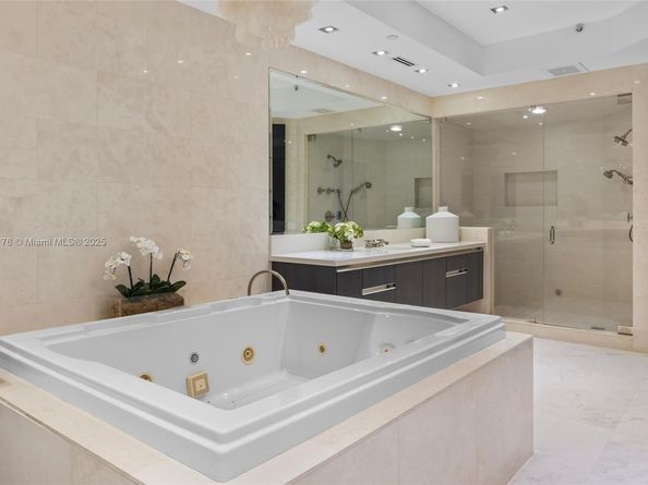 7133 Fisher Island Dr 7133, Miami Beach FL 33109