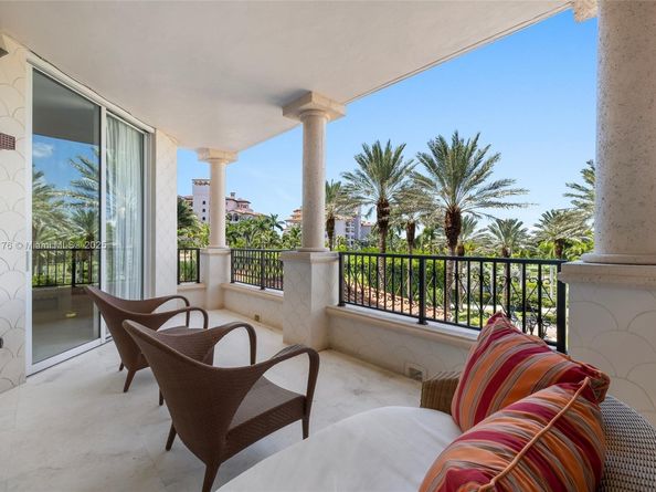 7133 Fisher Island Dr 7133, Miami Beach FL 33109