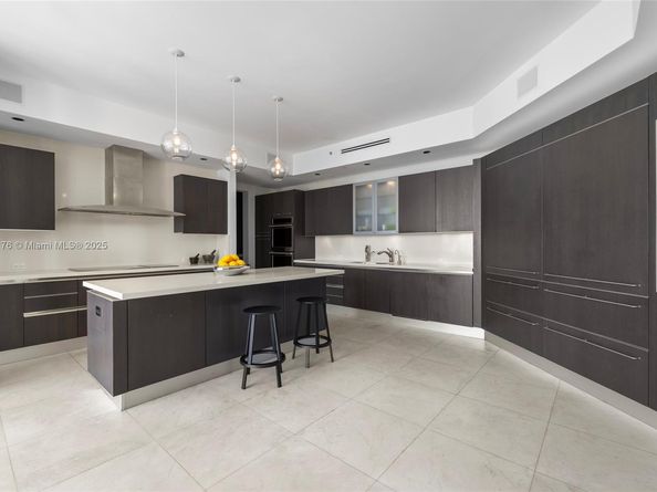 7133 Fisher Island Dr 7133, Miami Beach FL 33109