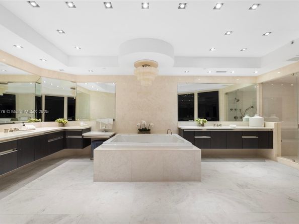7133 Fisher Island Dr 7133, Miami Beach FL 33109