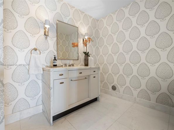 7133 Fisher Island Dr 7133, Miami Beach FL 33109