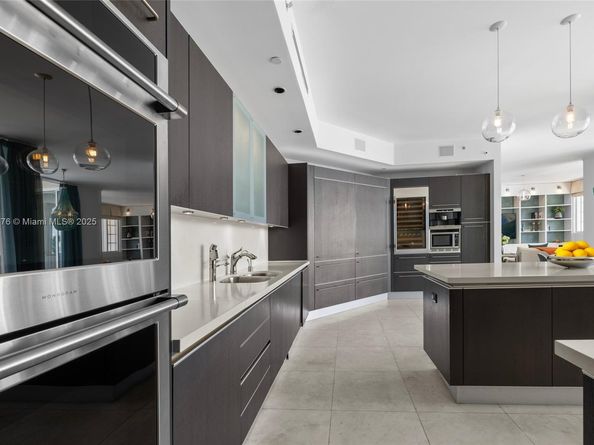 7133 Fisher Island Dr 7133, Miami Beach FL 33109