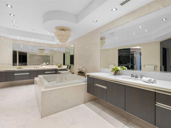7133 Fisher Island Dr 7133, Miami Beach FL 33109
