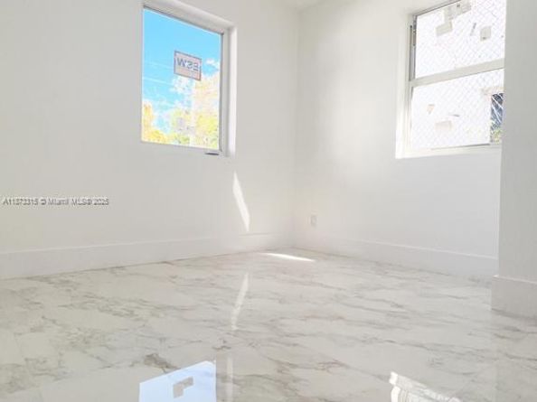 1013 NW 1st Ave, Hallandale Beach FL 33009