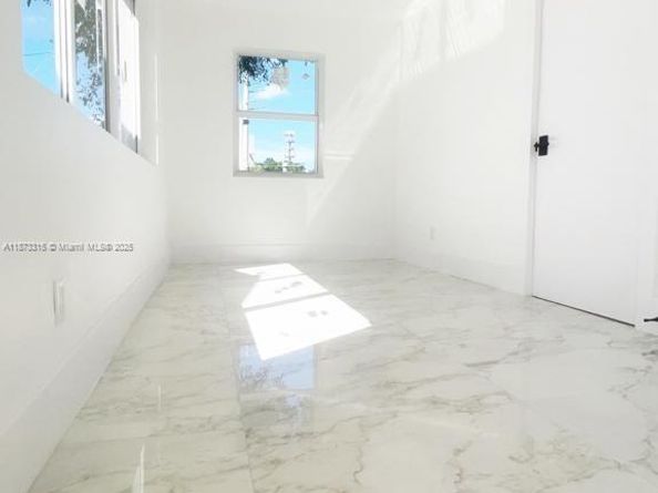1013 NW 1st Ave, Hallandale Beach FL 33009